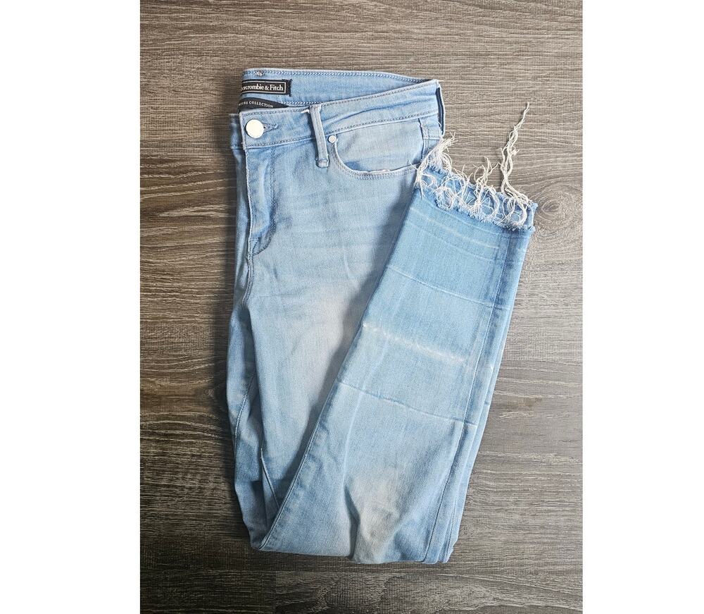 Abercrombie Fitch Women Signature Collection Jeans Skinny Distressed W27” L26” R